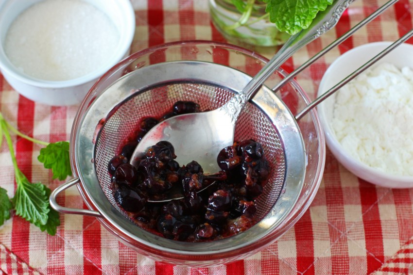 Компот из красной смородины и клубники на зиму