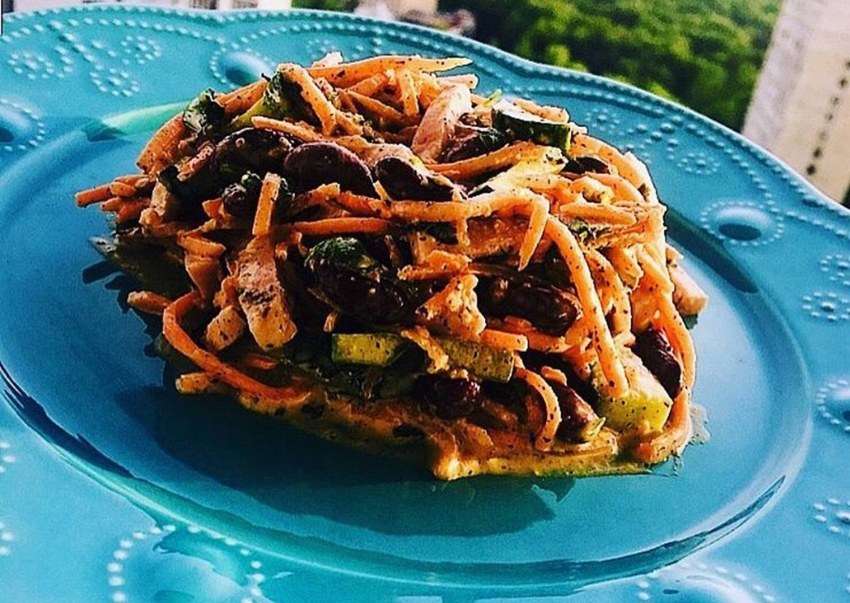 Салат с фасолью и корейской морковкой