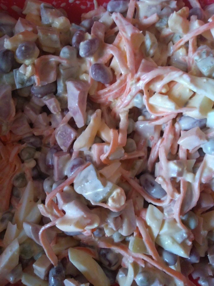 Салат с корейской морковкой и колбасой