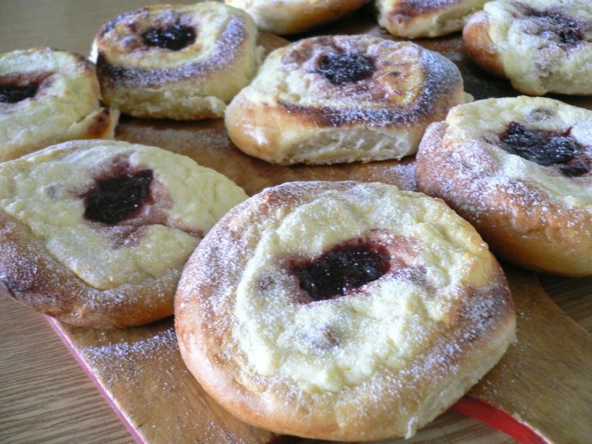 Ватрушка с джемом