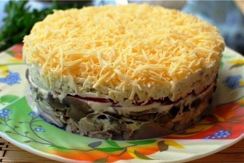 Слоеный салат Бонапарт с курицей