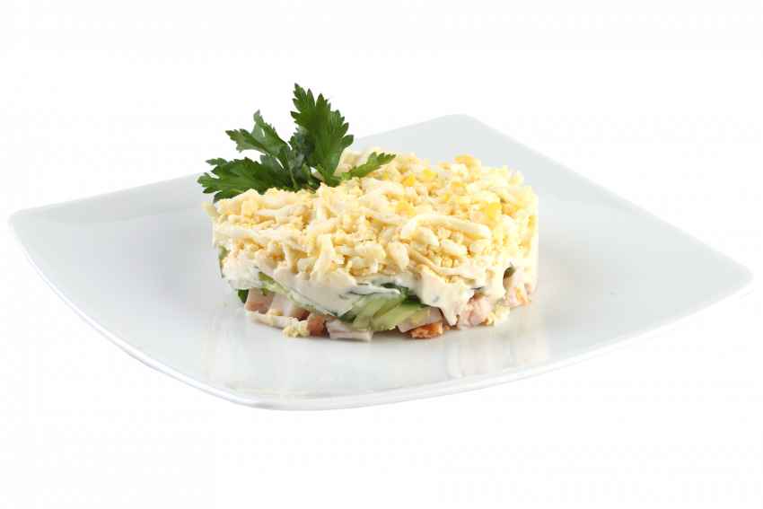 Салат из ананаса с курицей и сыром и грецкими орехами