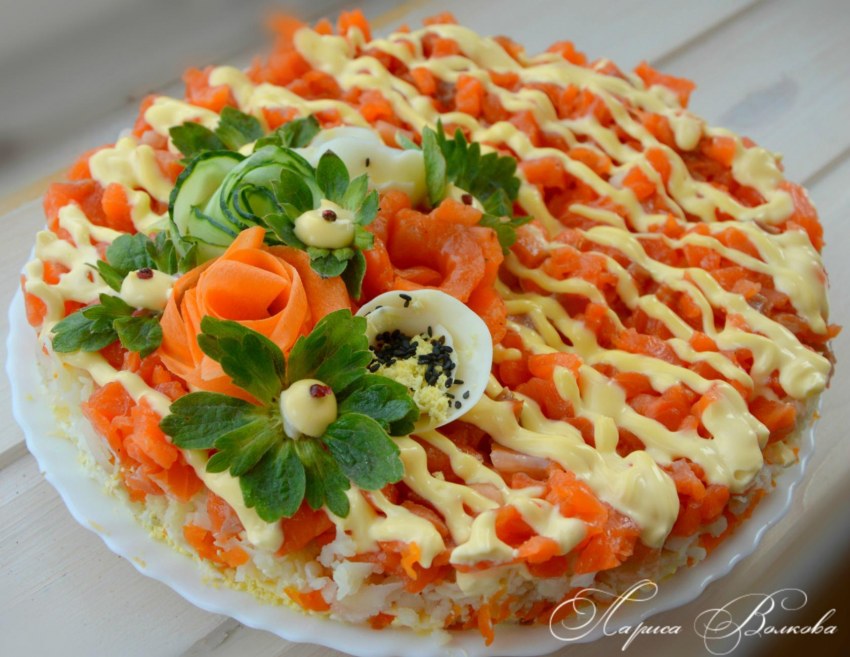 Сельдь под шуба с соусом Цезарь