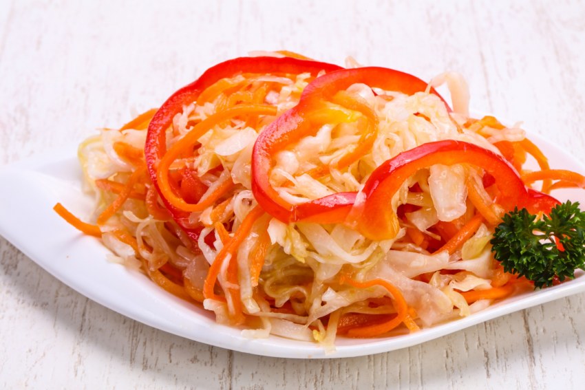 Квашеная капуста с перцем и морковью