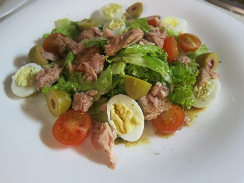 Испанский салат с тунцом