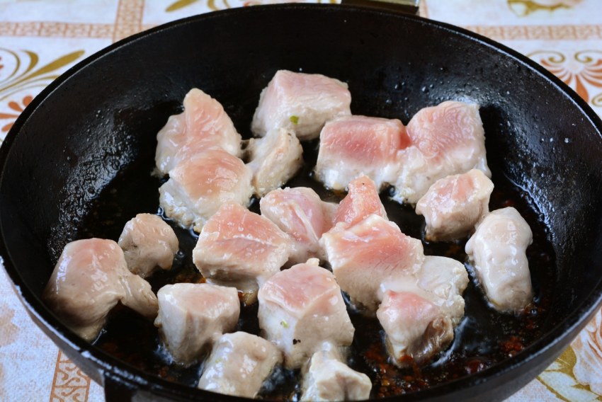 Индейка на сковороде кусочками