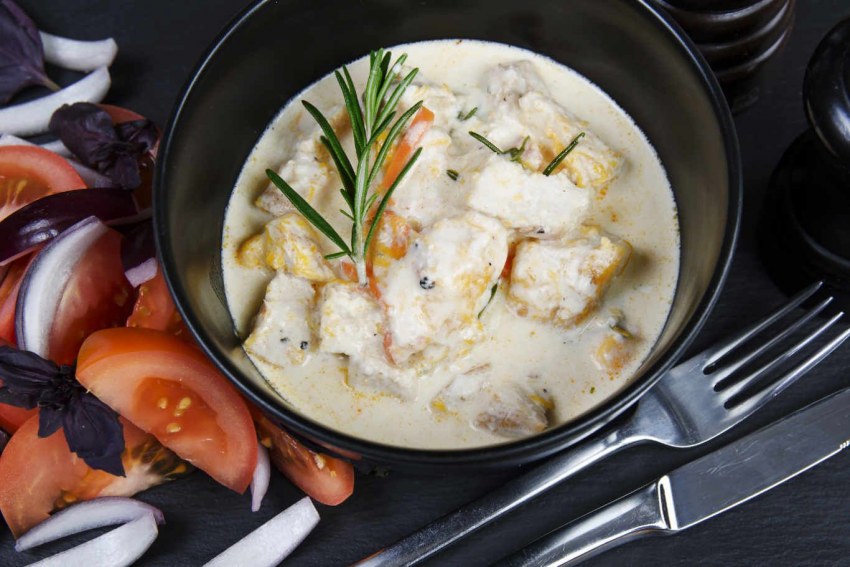 Курица с грибами в сливочном соусе