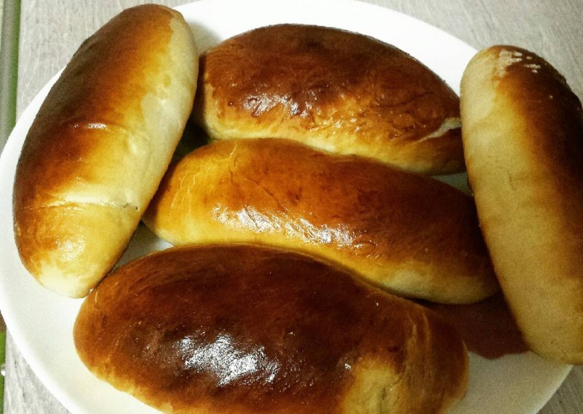 Печёные пирожки с капустой в духовке