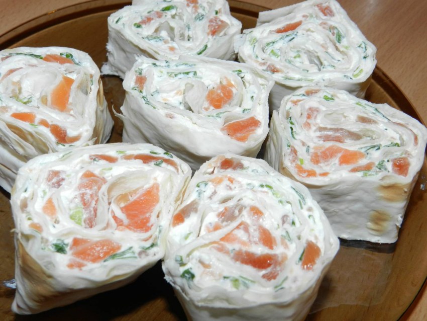 Трубочки из лаваша с сыром