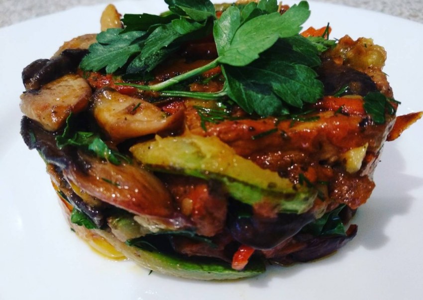 Мясной салат соломкой