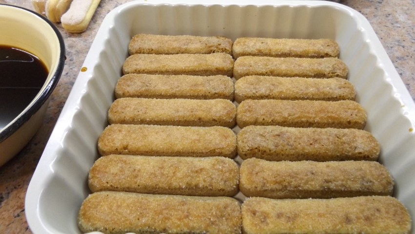Десерт с палочками савоярди