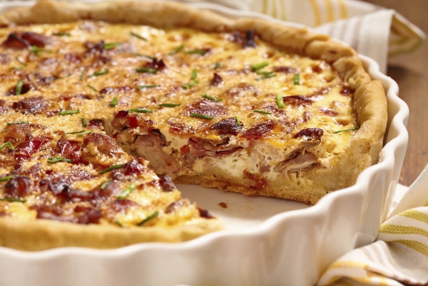 Пирог с помидорами сыром и луком