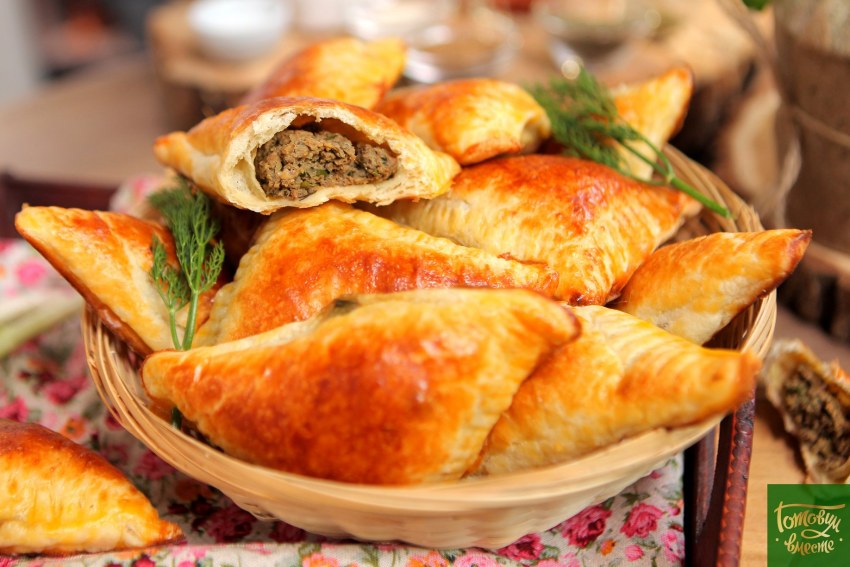 Пирожки жареные и печеные