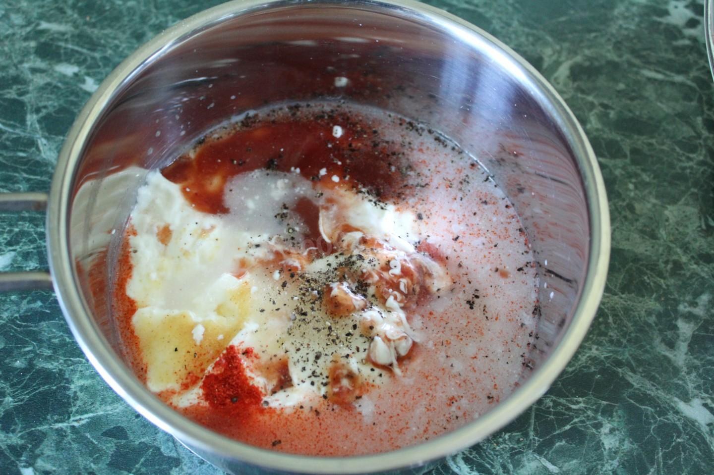 Подлива для голубцов с томатной пастой. Сметанно томатная подлива. Соус для ленивых голубцов со сметаной и томатной.