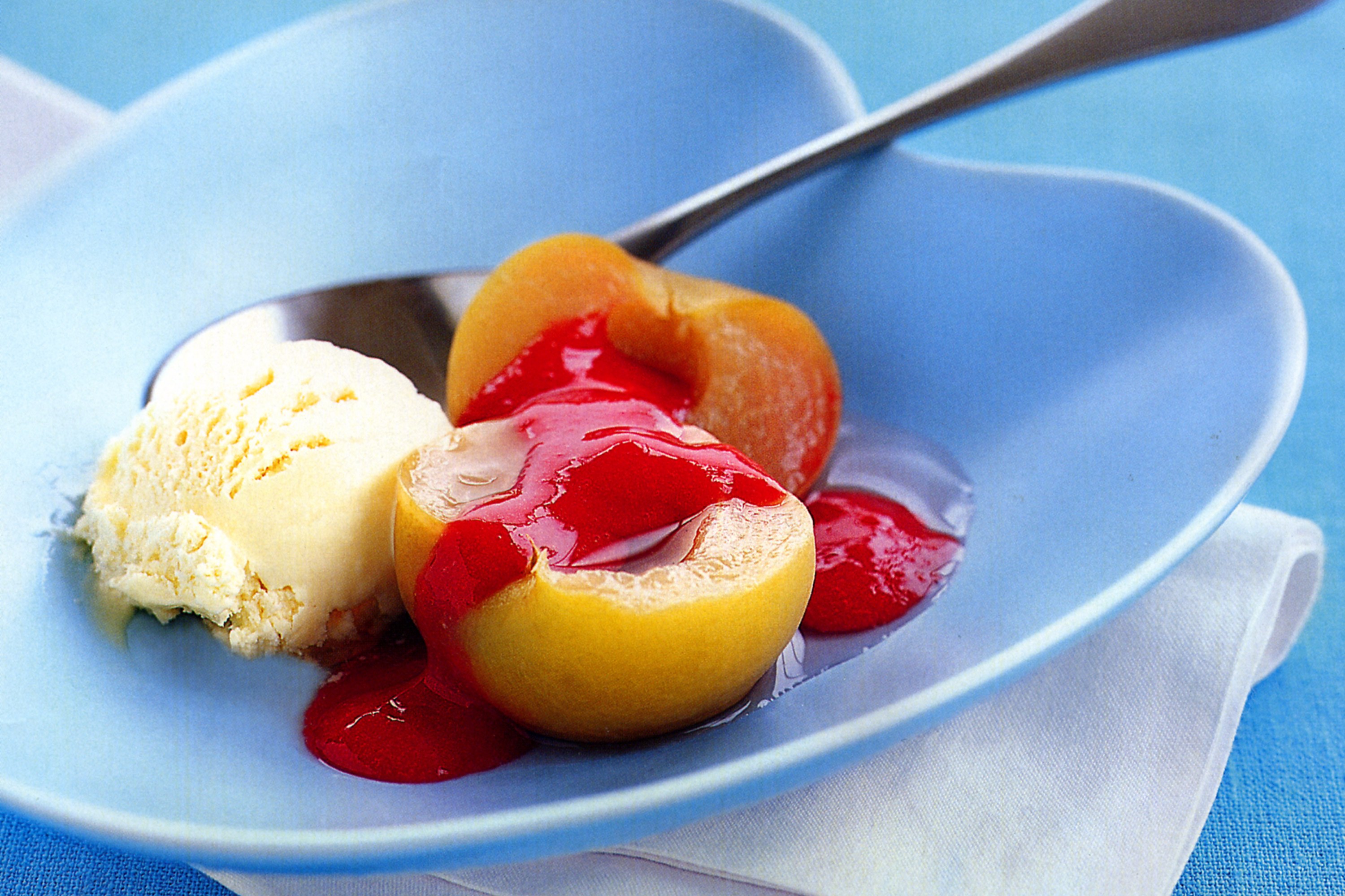 Peach Melba десерт