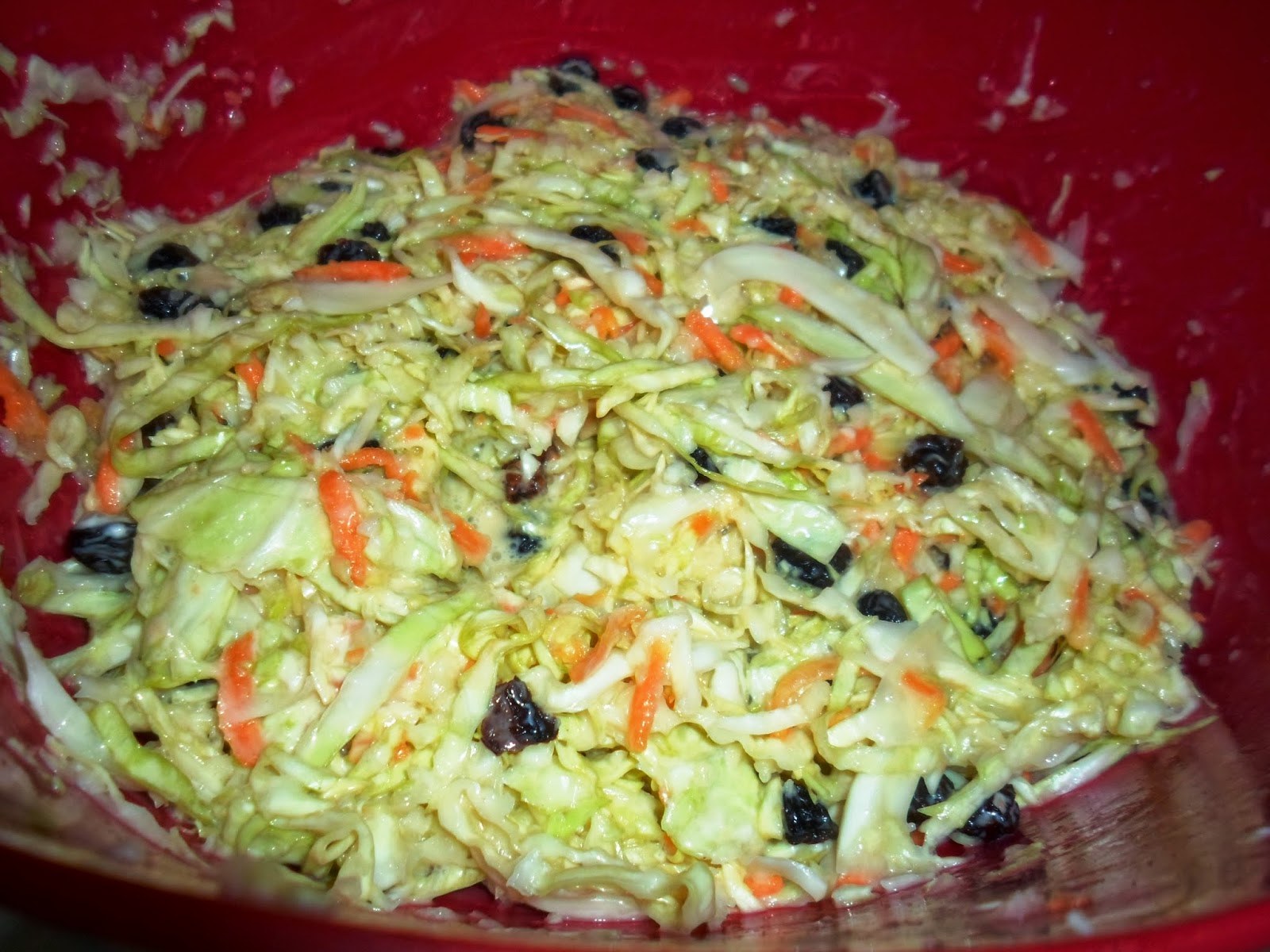 Капустный салат с изюмом