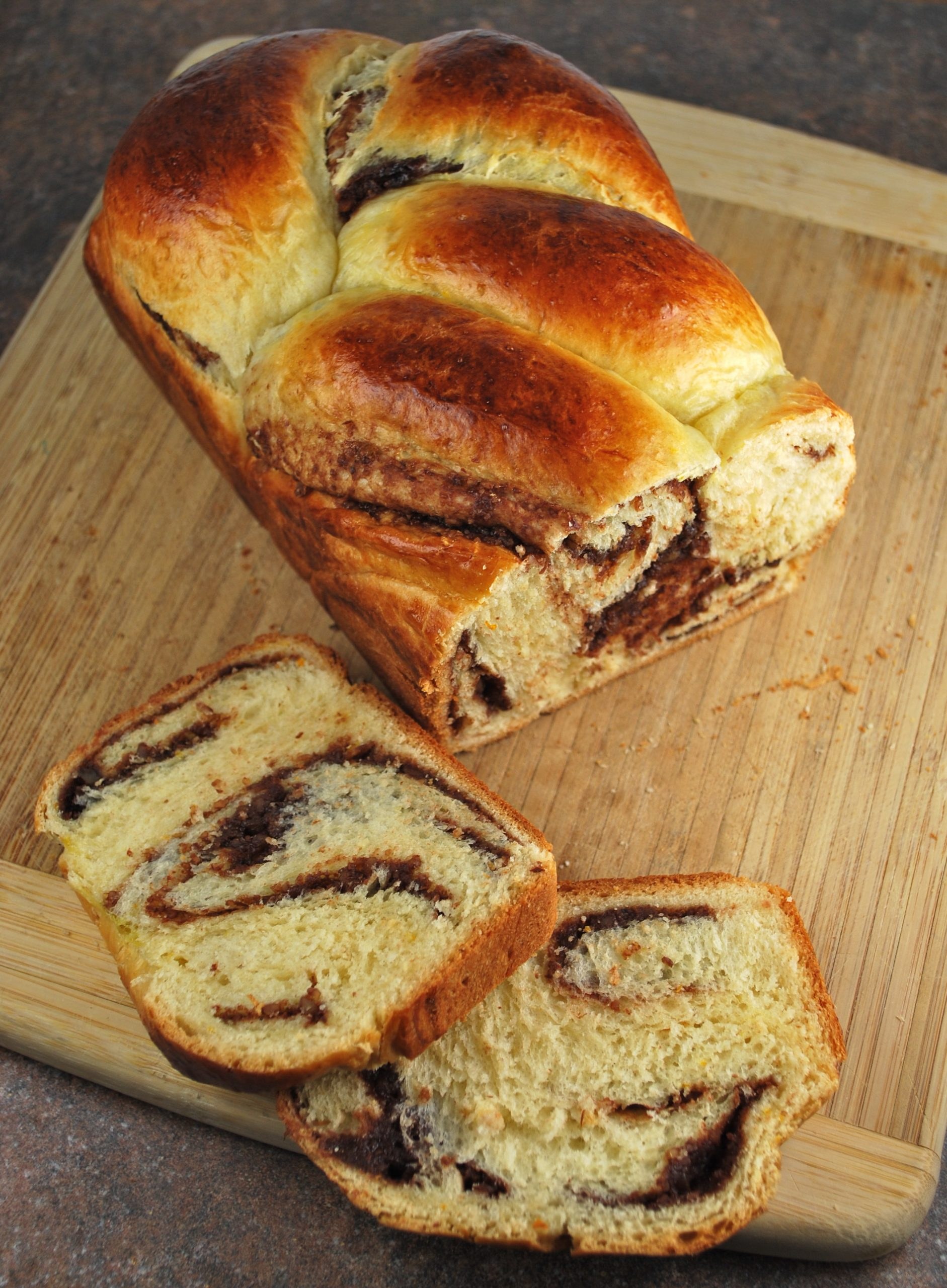 T me bread молдова. Хлеб Бриошь. Молдавский хлеб. Хлеб домашний молдавский. Румынский хлеб.