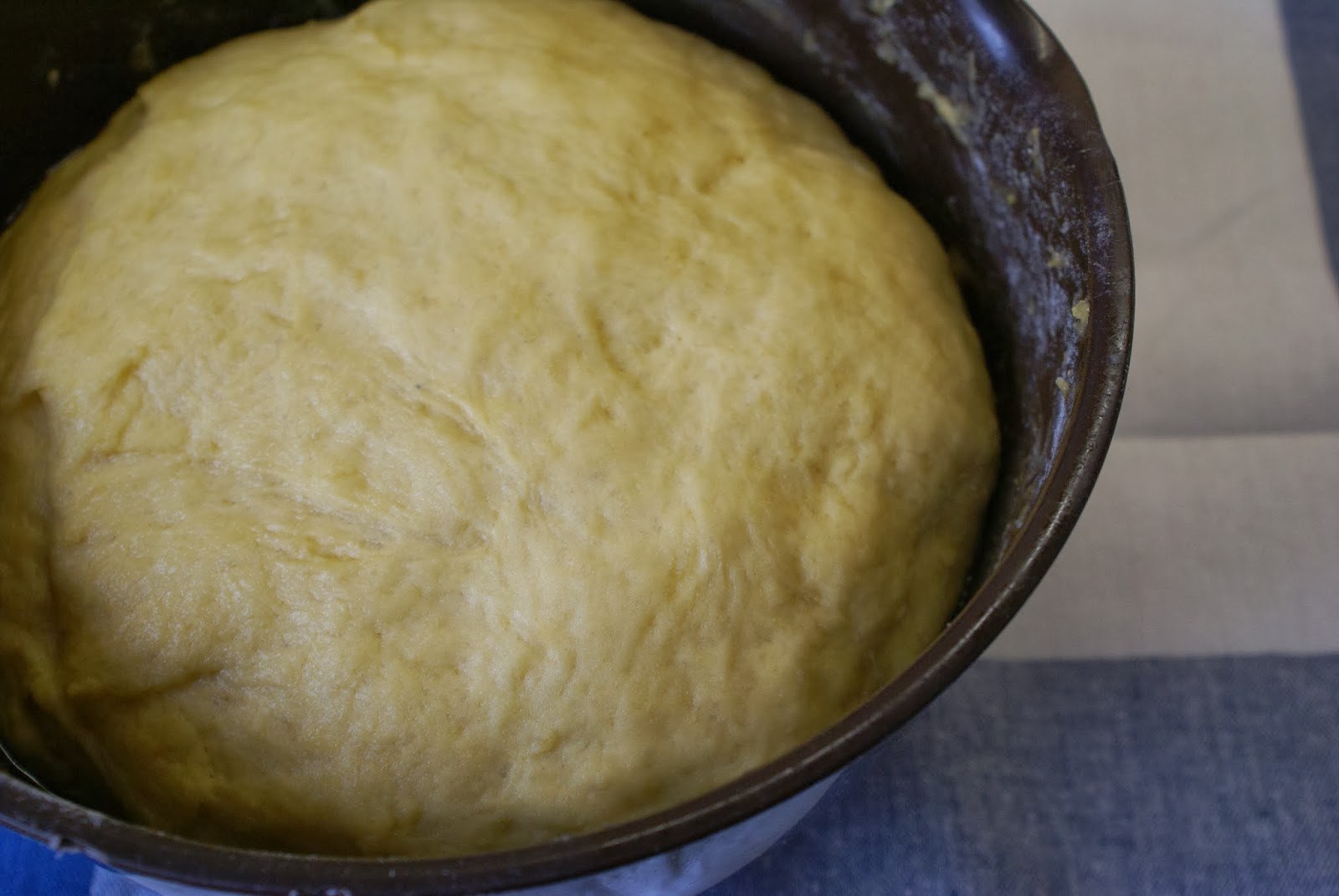 Как замешивать тесто на пироги. Дрожжевое тесто на сливках. Мультиварка и может ли она замесить тесто?.