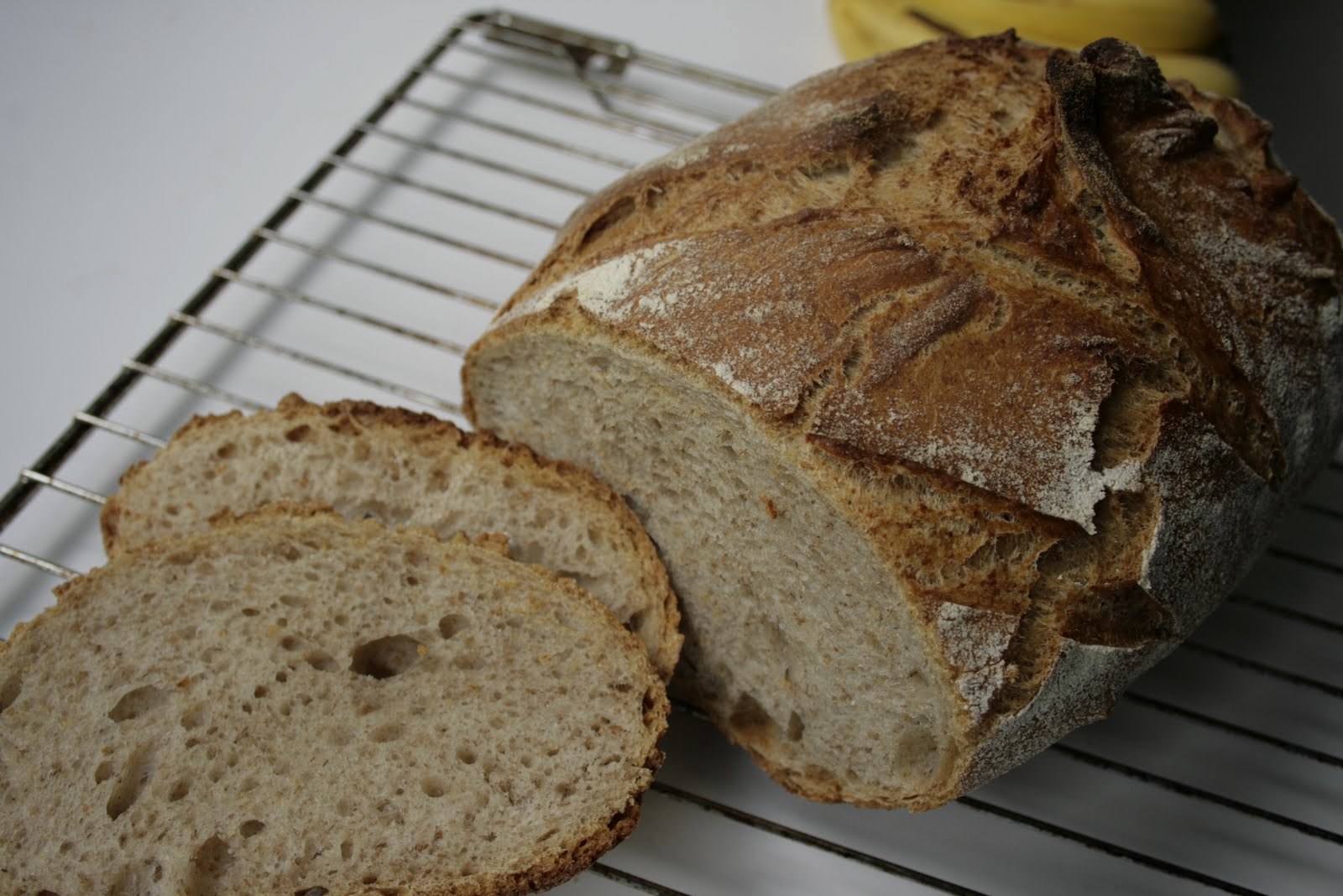 Хлеб ру рецепты. Хлеб традиционный. Ржаной хлеб домашний. Ржаная мука хлеб. Хлеб ржаной в духовке.