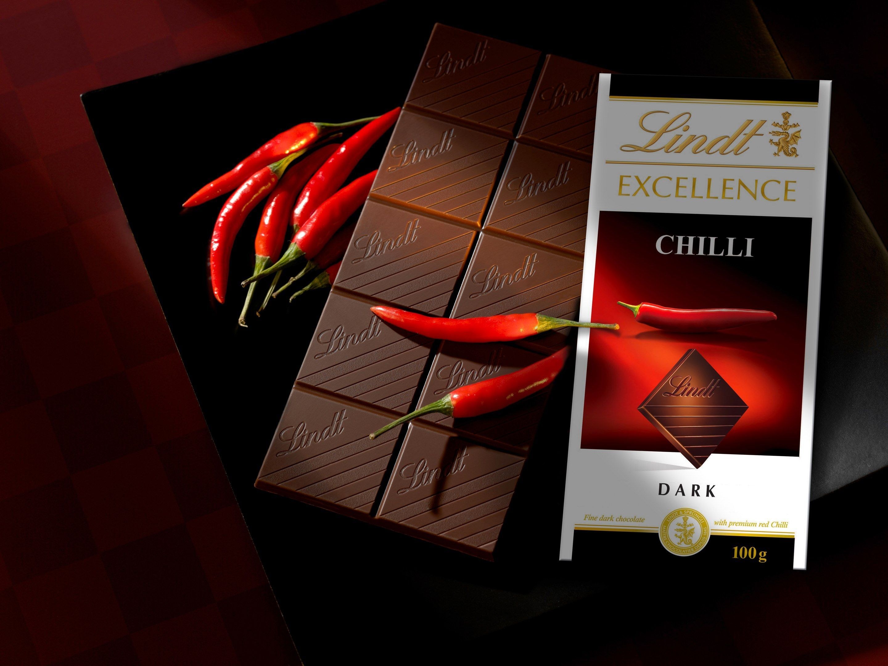 Шоколад с перцем чили. Шоколад Линдт с перцем Чили. Шоколад Lindt Excellence темный с Чили. Lindt Excellence шоколад перец. Шоколад Линдт с перцем.