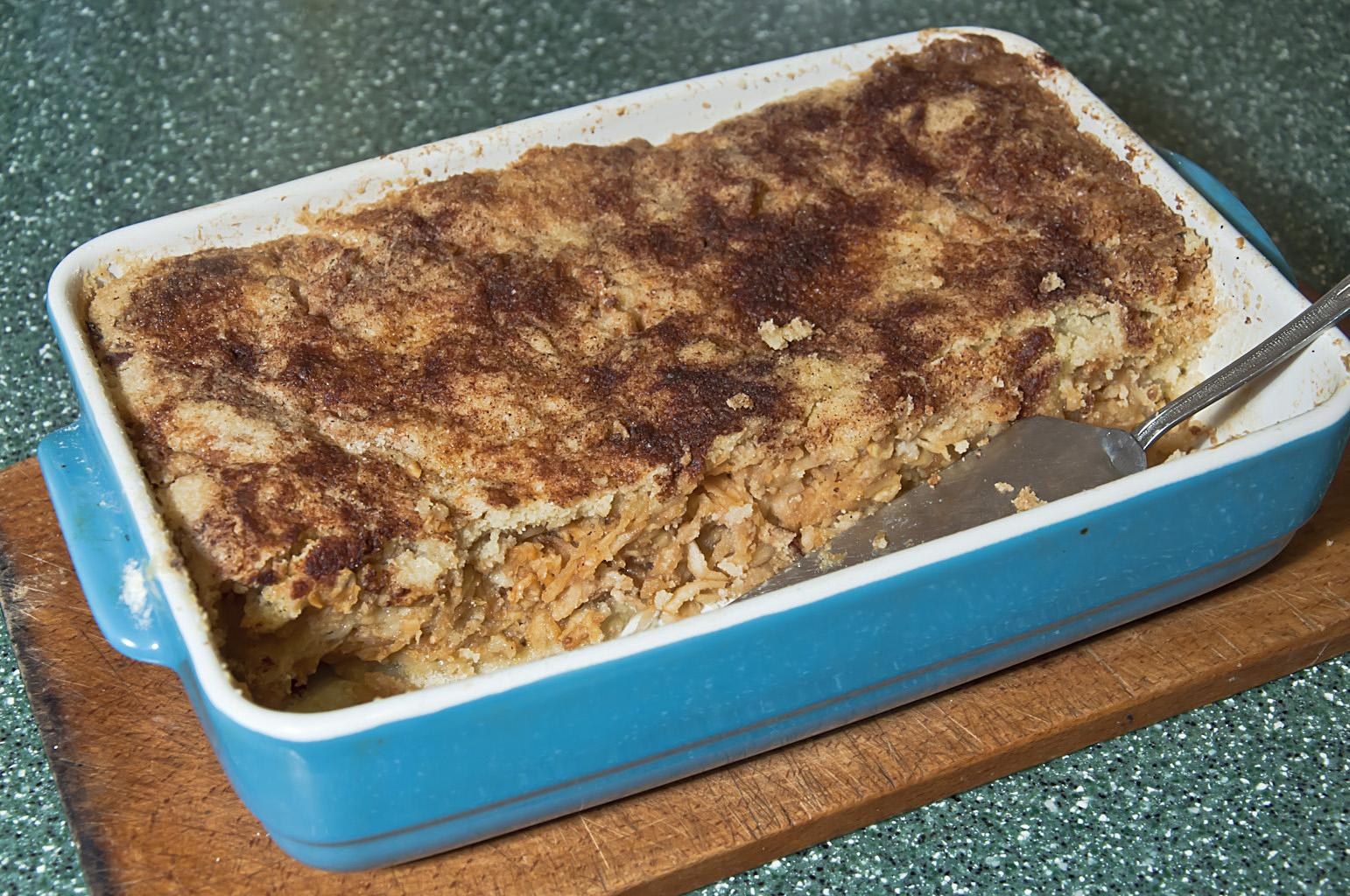 Сухой пирог в духовке. Пирог яблочный насыпной с манкой. Сухой пирог. Насыпной пирог с яблоками и манкой. Пирог с манкой и яблоками.