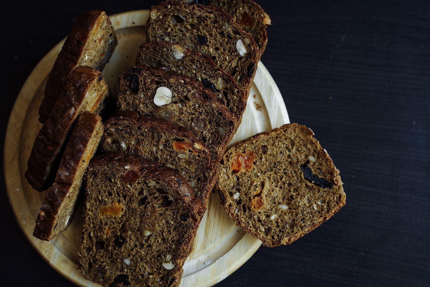 Ржаной хлеб с курагой, черносливом