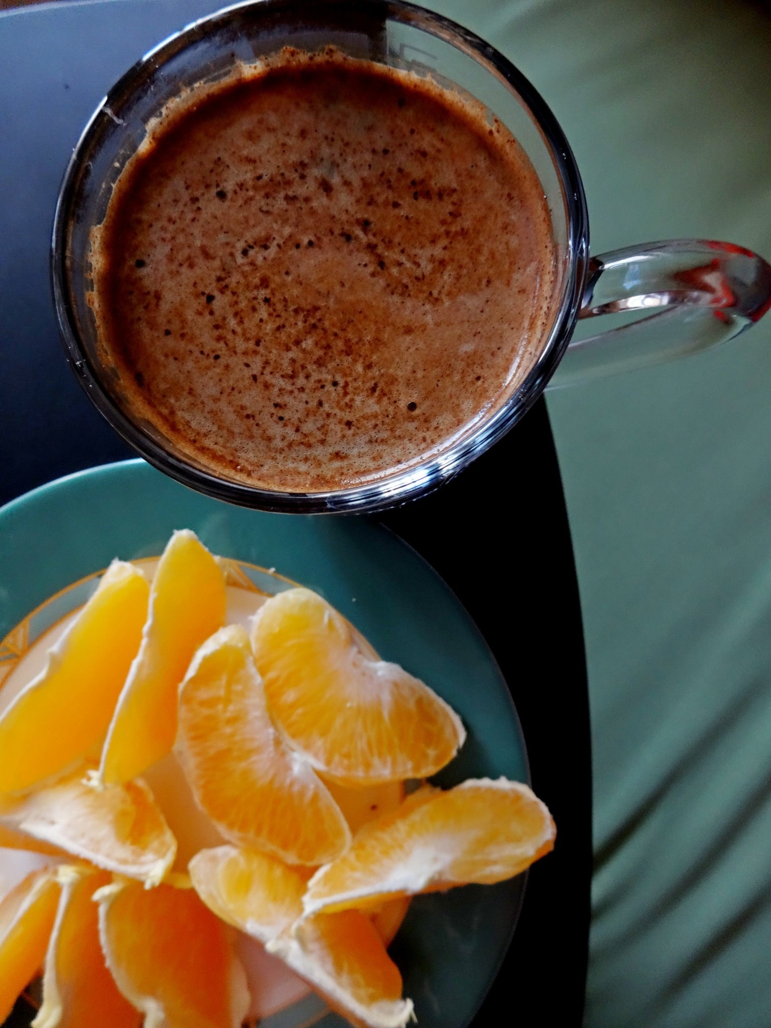 Апельсиновый сок на завтрак. Цитрусовый РАФ кофе. Апельсиновый РАФ кофе. Бамбл кофе с апельсиновым соком. Апельсиновый латте.