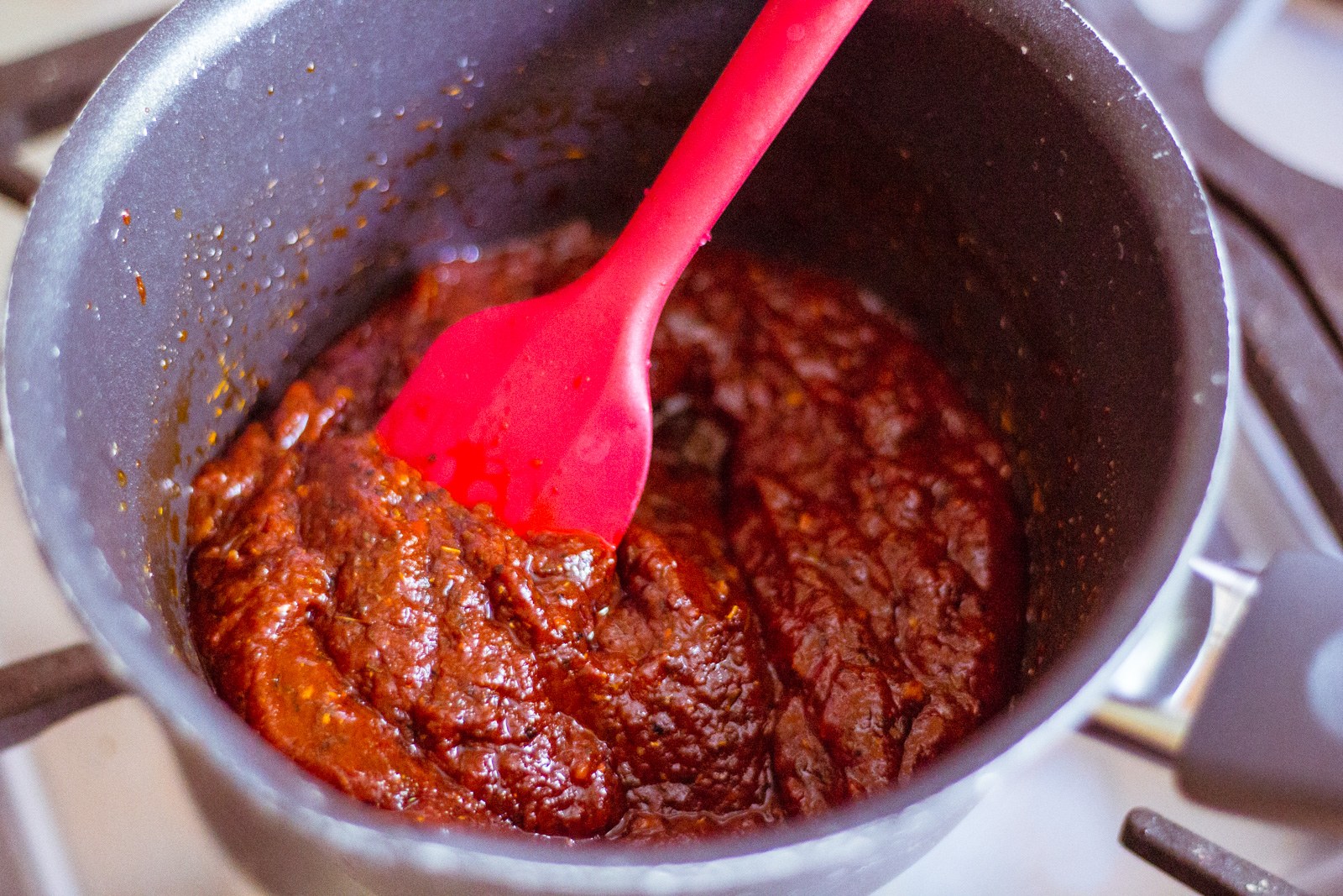 Печень на сковороде с томатной пастой. Игра Ёжики Огненный соус мельница рецепт. Ежики что нужно чтобы изучить Огненный соус.