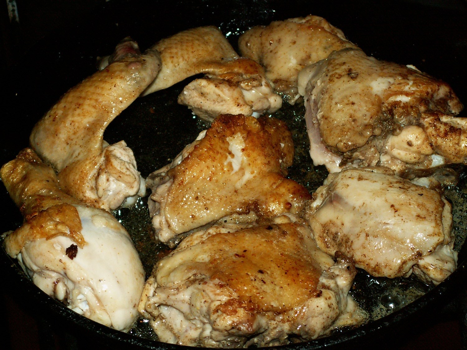 Жареная курица на сковороде