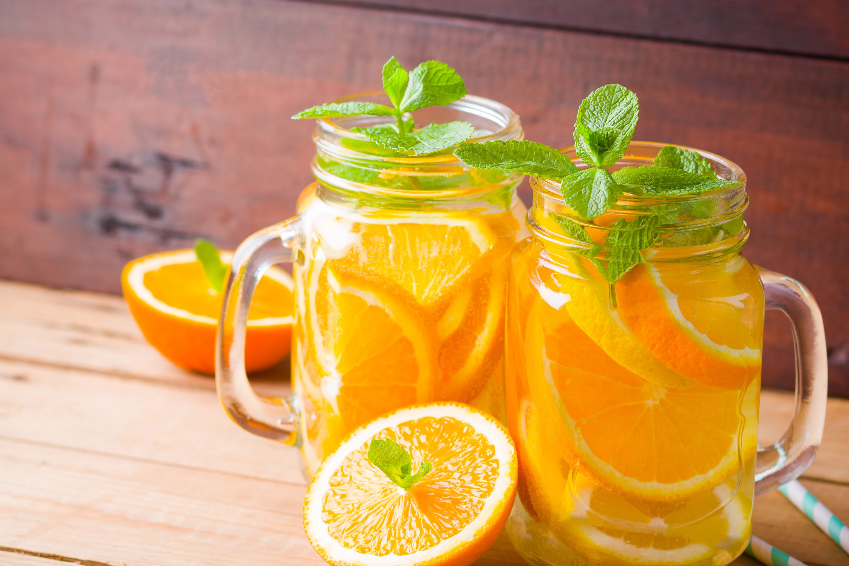 Сок из лимонов в домашних условиях. Лимонад апельсин мята. Лимонад цитрус. Мандариновый лимонад. Апельсиновый лимонад.