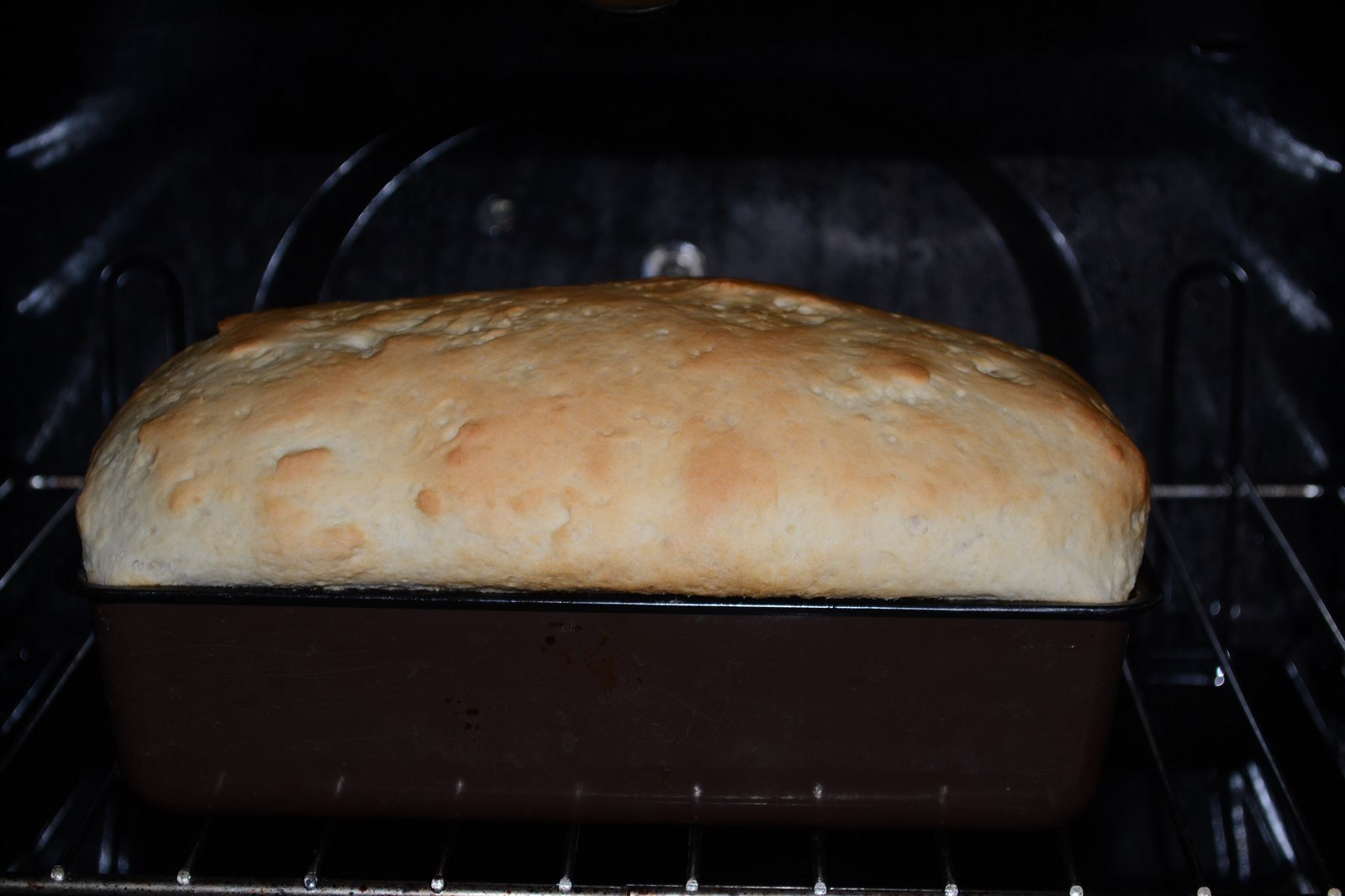 Хлеб в духовке в рукаве. Хлеб в духовке. Белый хлеб в духовке. Домашний хлеб в духовке. Фото выпечки хлеба в духовке.