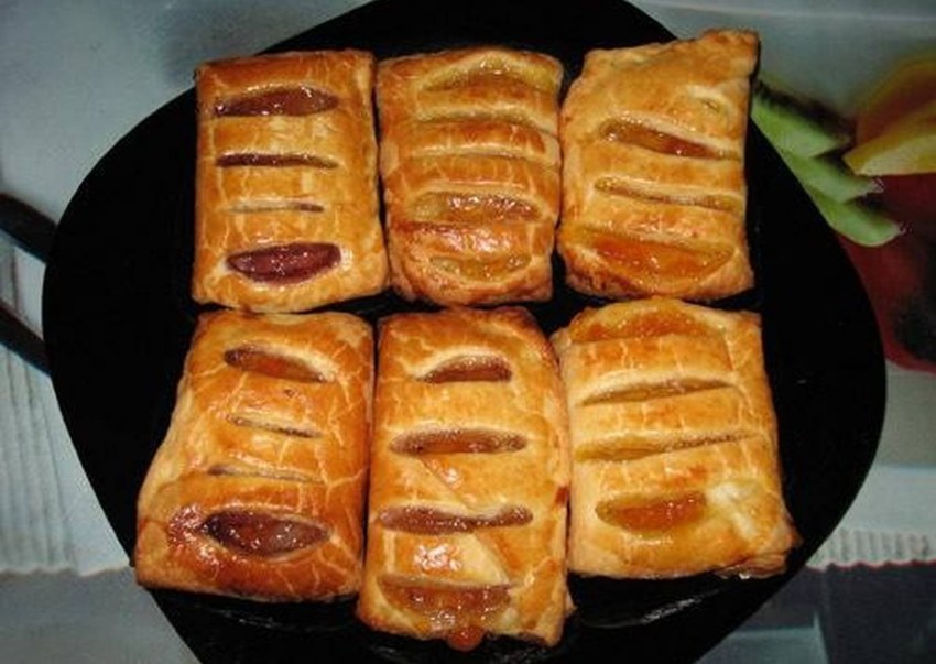 Слойка с яблочной начинкой