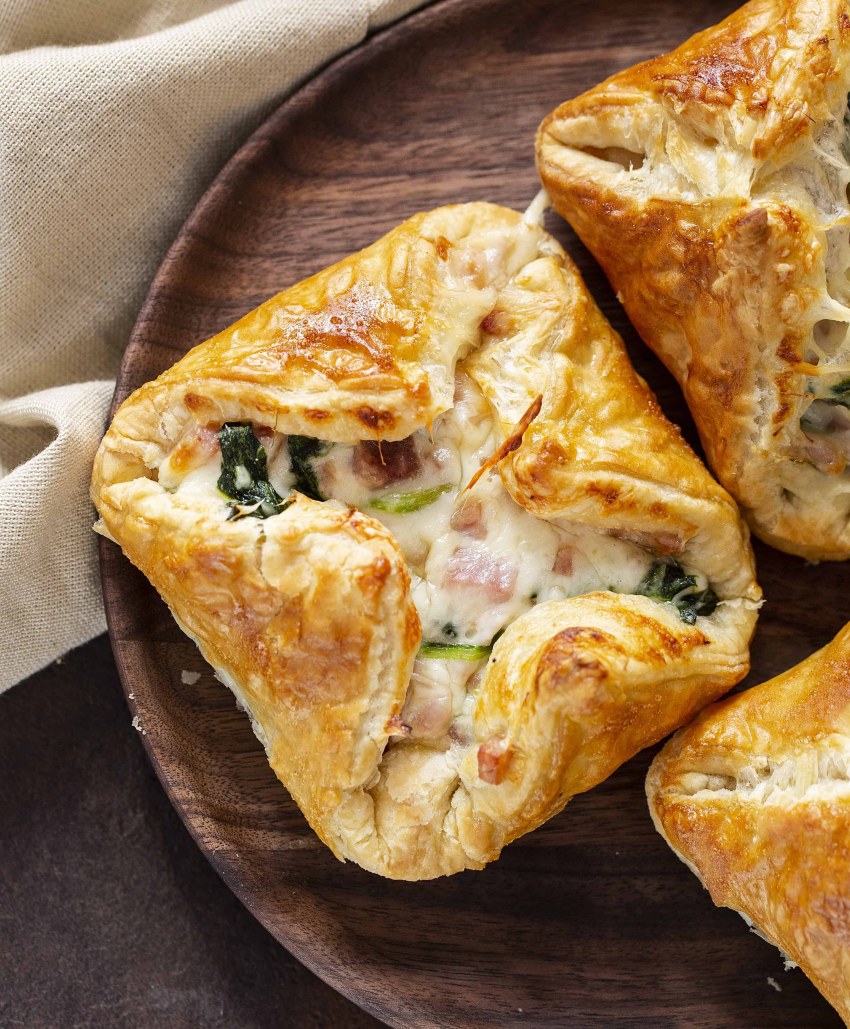 Слоеная выпечка с начинкой