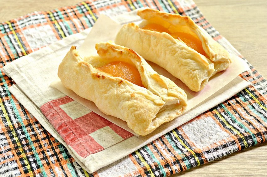 Слойка с яблочной начинкой