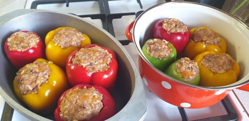 Перец фаршированный с перловкой и фаршем