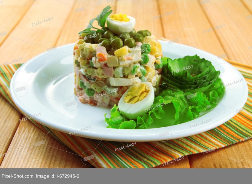 Салат с зелёным горошком