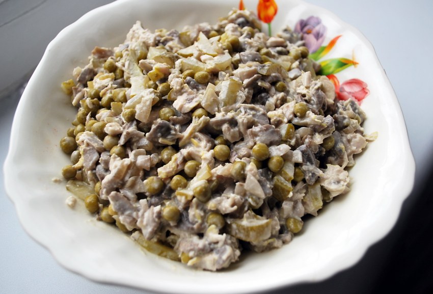 Зелёный горошек консервированный салат