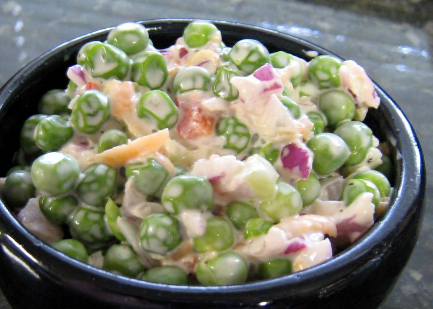 Салат из консервированного кальмара