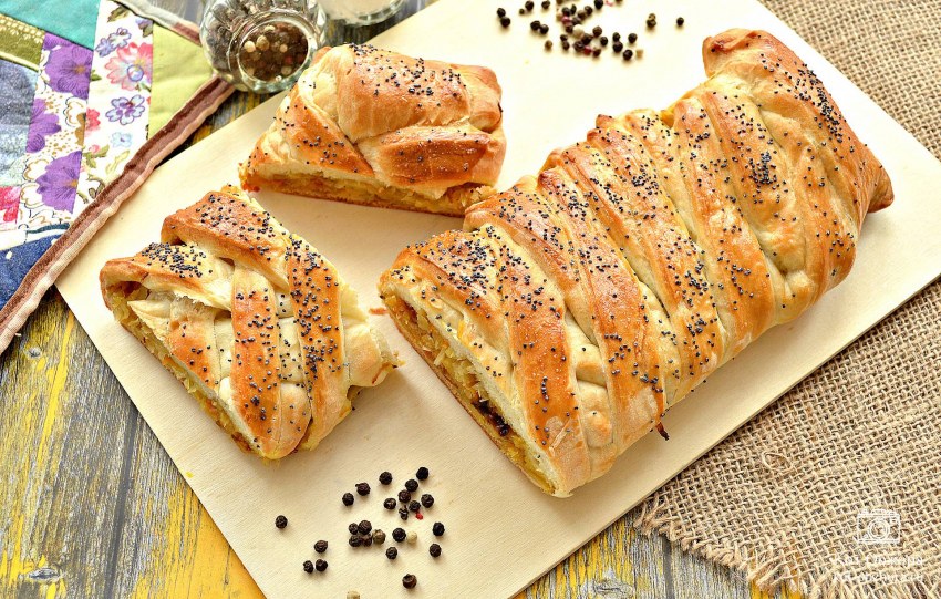 Пирог шарлотка с капустой