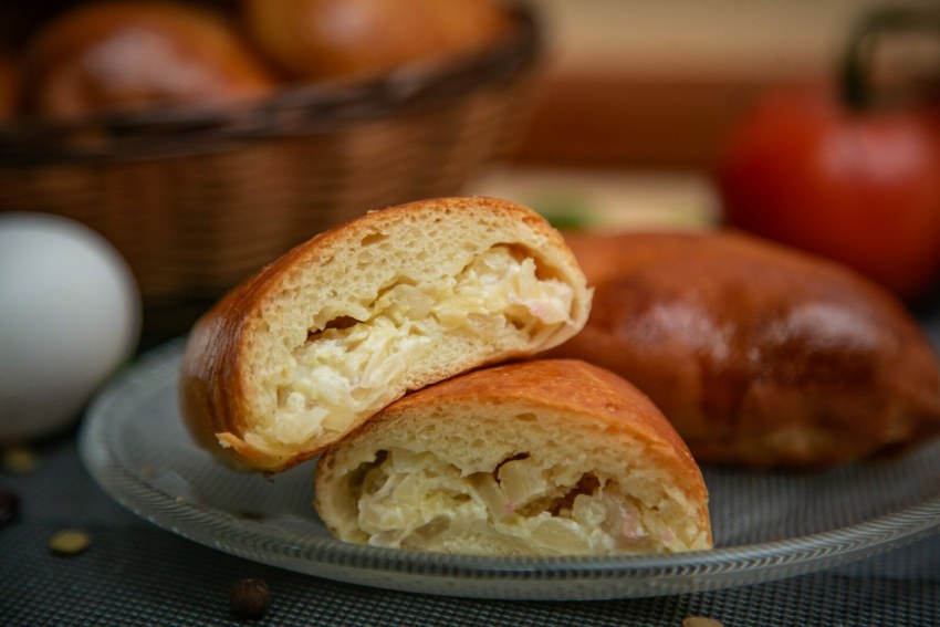 Кулебяка с капустой и яйцом