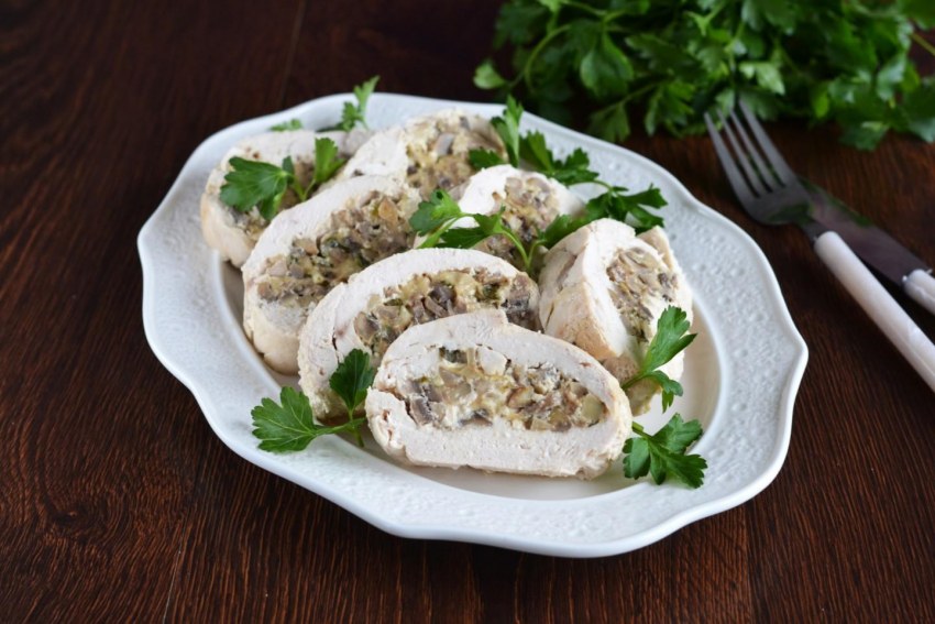 Рулет с курицей и грибами