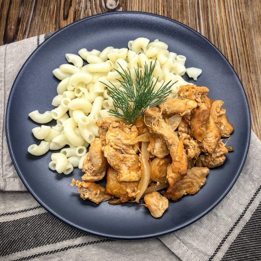 Бефстроганов из говядины с макаронами