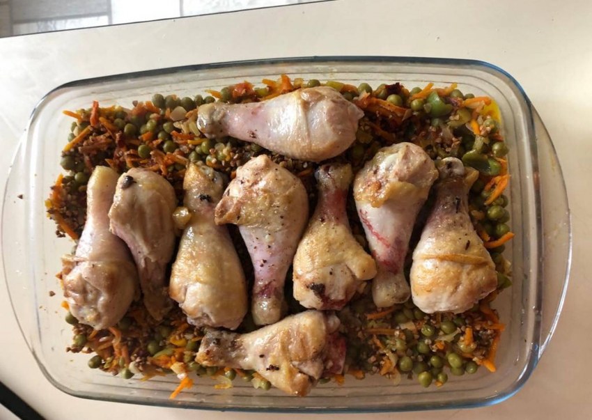 Курица, запеченная с гречкой