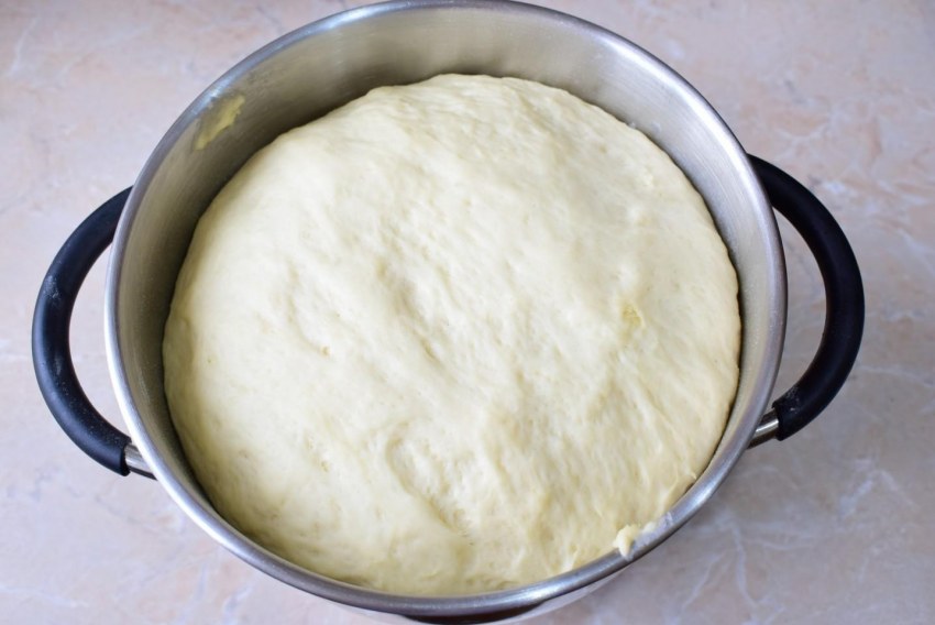 Замес дрожжевого теста