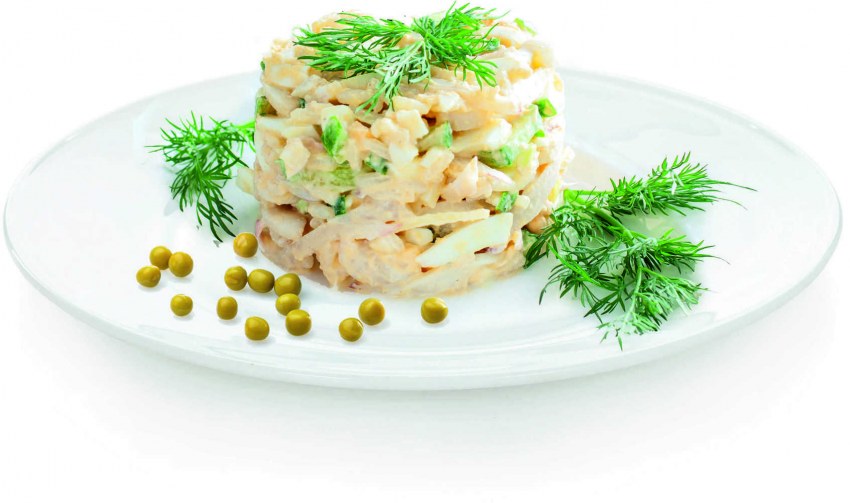Салат с кальмарами и горошком