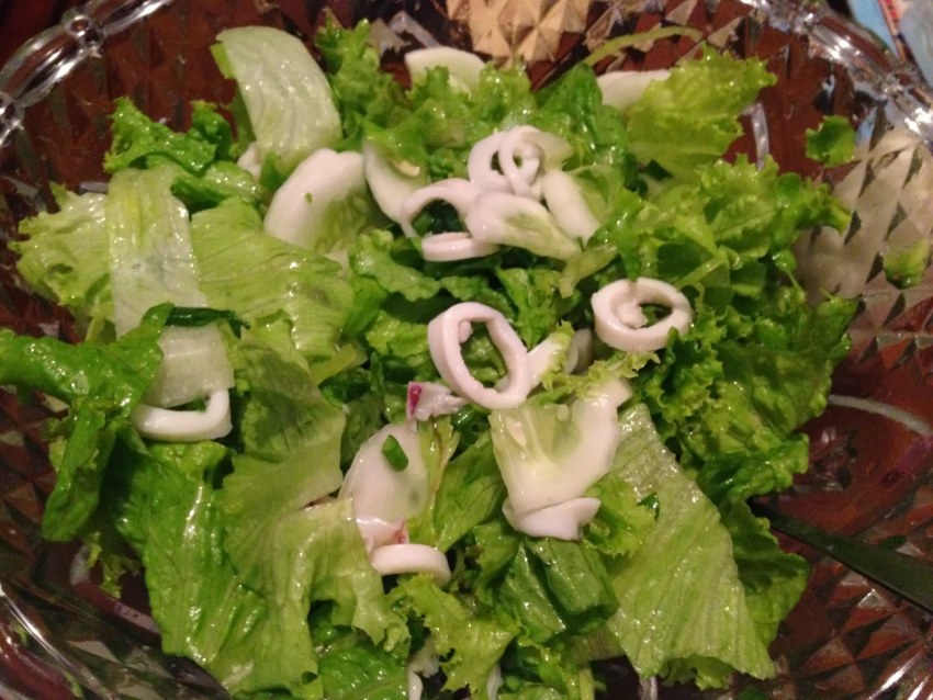 Салат с кальмарами и айсбергом