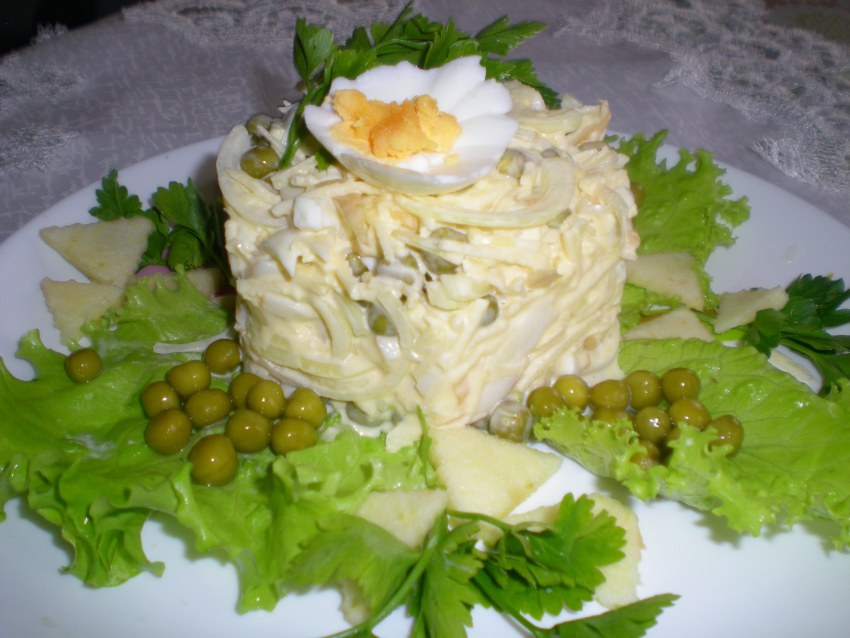 Салат из кальмаров с огурцом