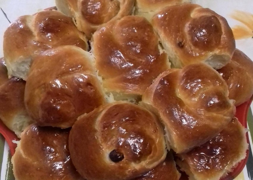 Булочки с изюмом Бабушкин