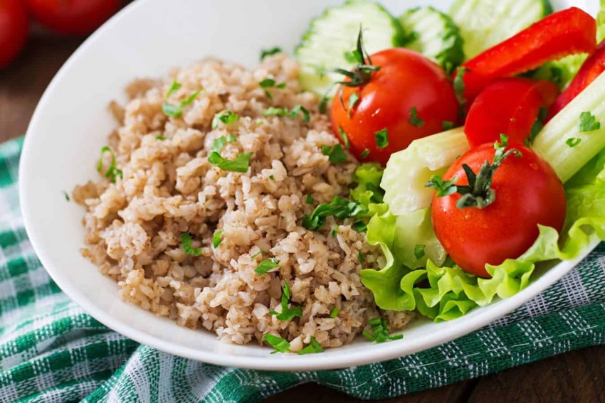 Гречневая каша с капустой и овощами