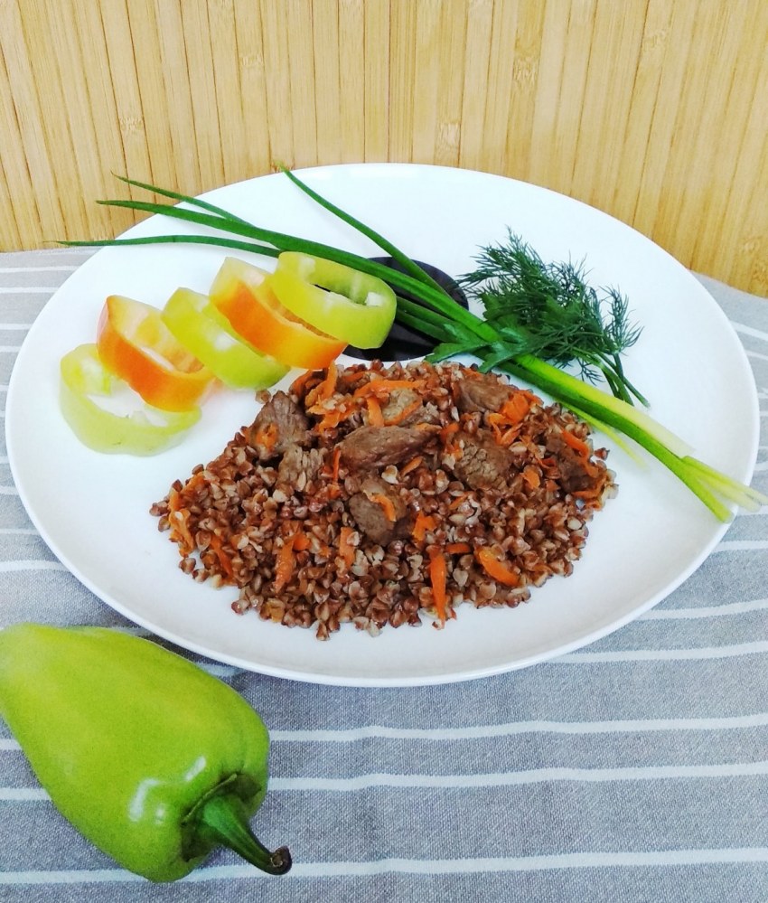 Гречка с котлетой
